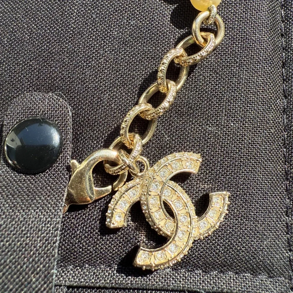 Chanel 19V Graduated Pearl Crystal Crystals CC Logo Charm Pendant Bracelet Gold - Picture 4 of 13